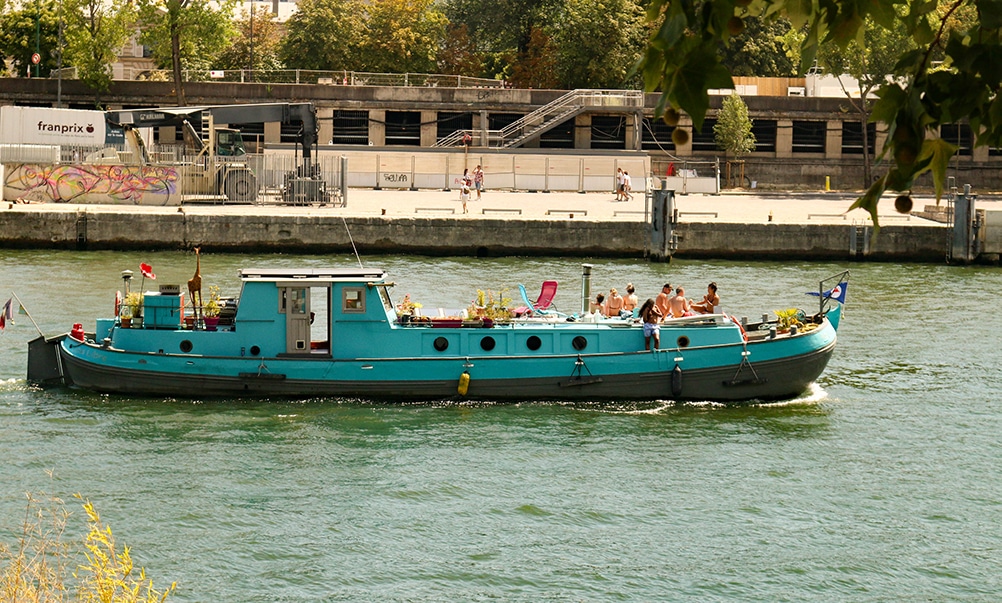 Paris Sehenswürdigkeiten Boot auf der Seine